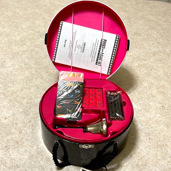 BNWT HALLMARK 45th ANNIVERSARY BARBIE BUNKO & GAME SET 2004 - Picture 2 of 10